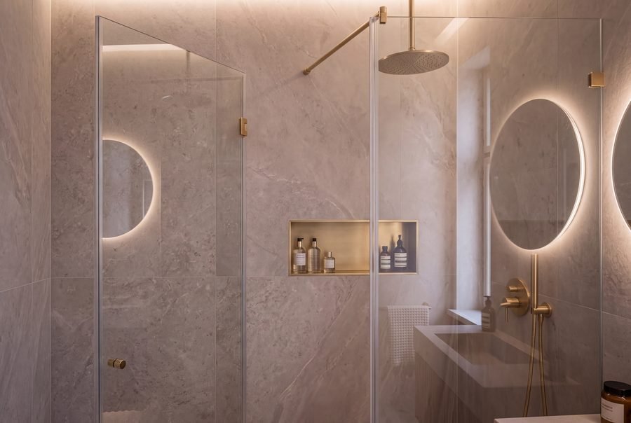 Walk-in shower with rain head