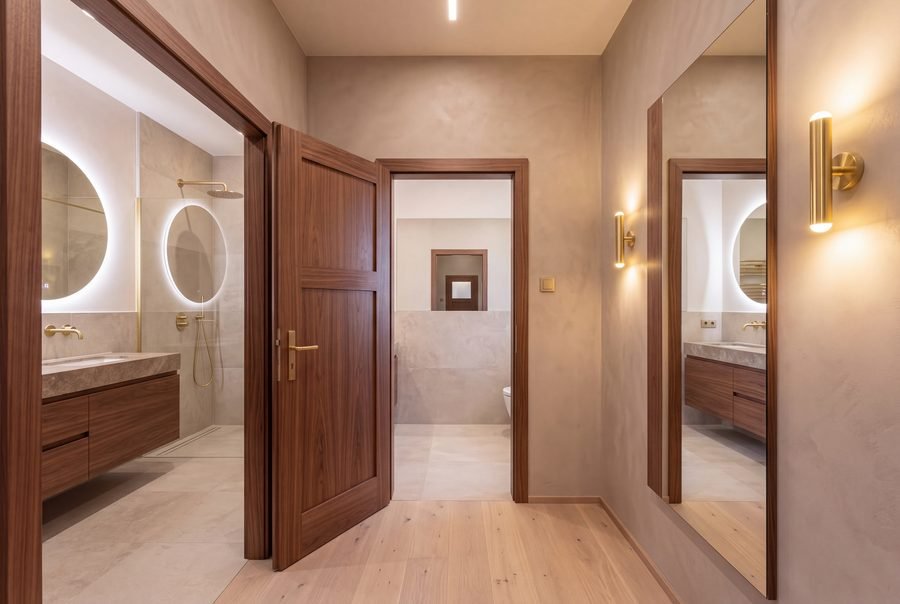 Dressing hall leading to the en-suite